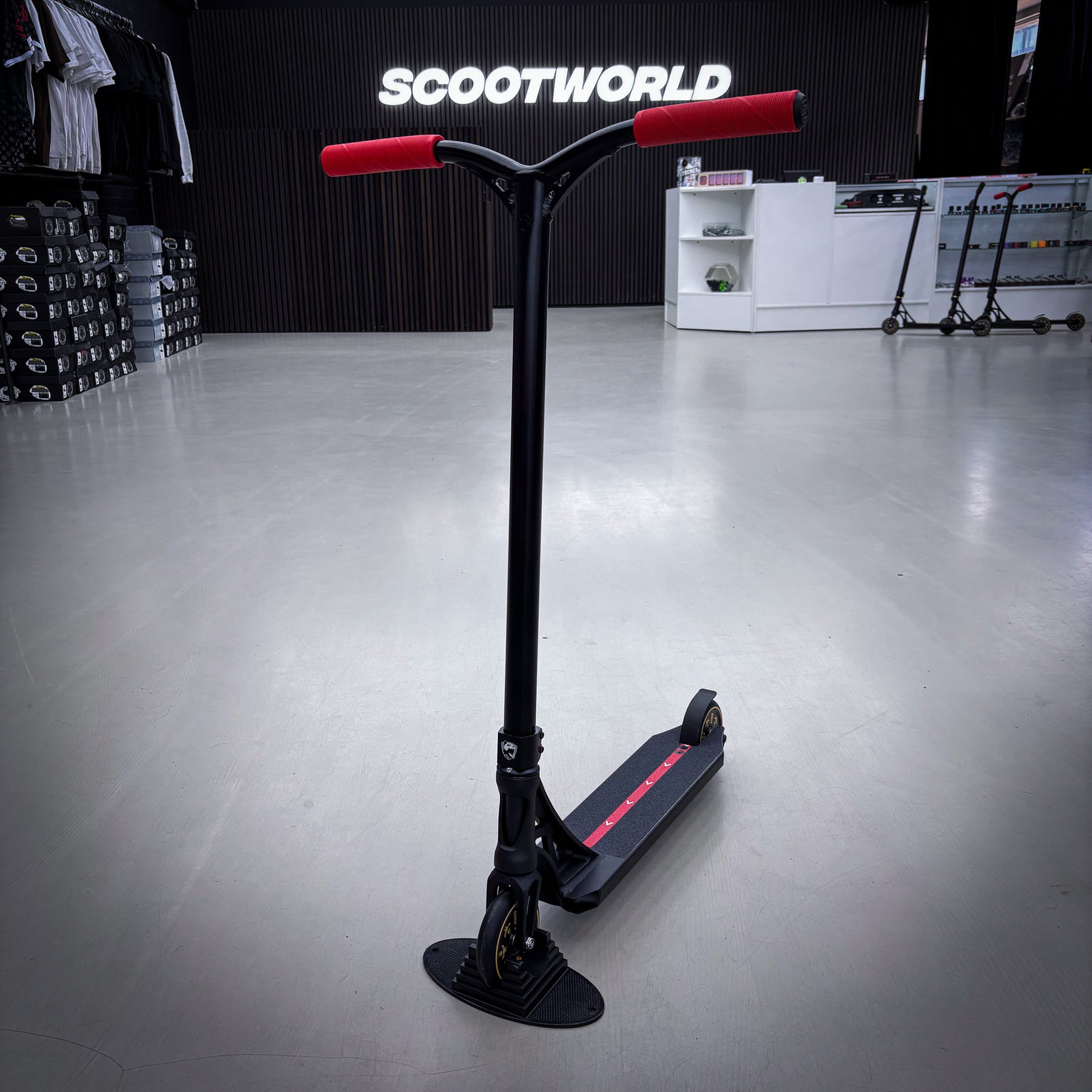 Striker Panda Custom Build - Black/Red-ScootWorld.dk