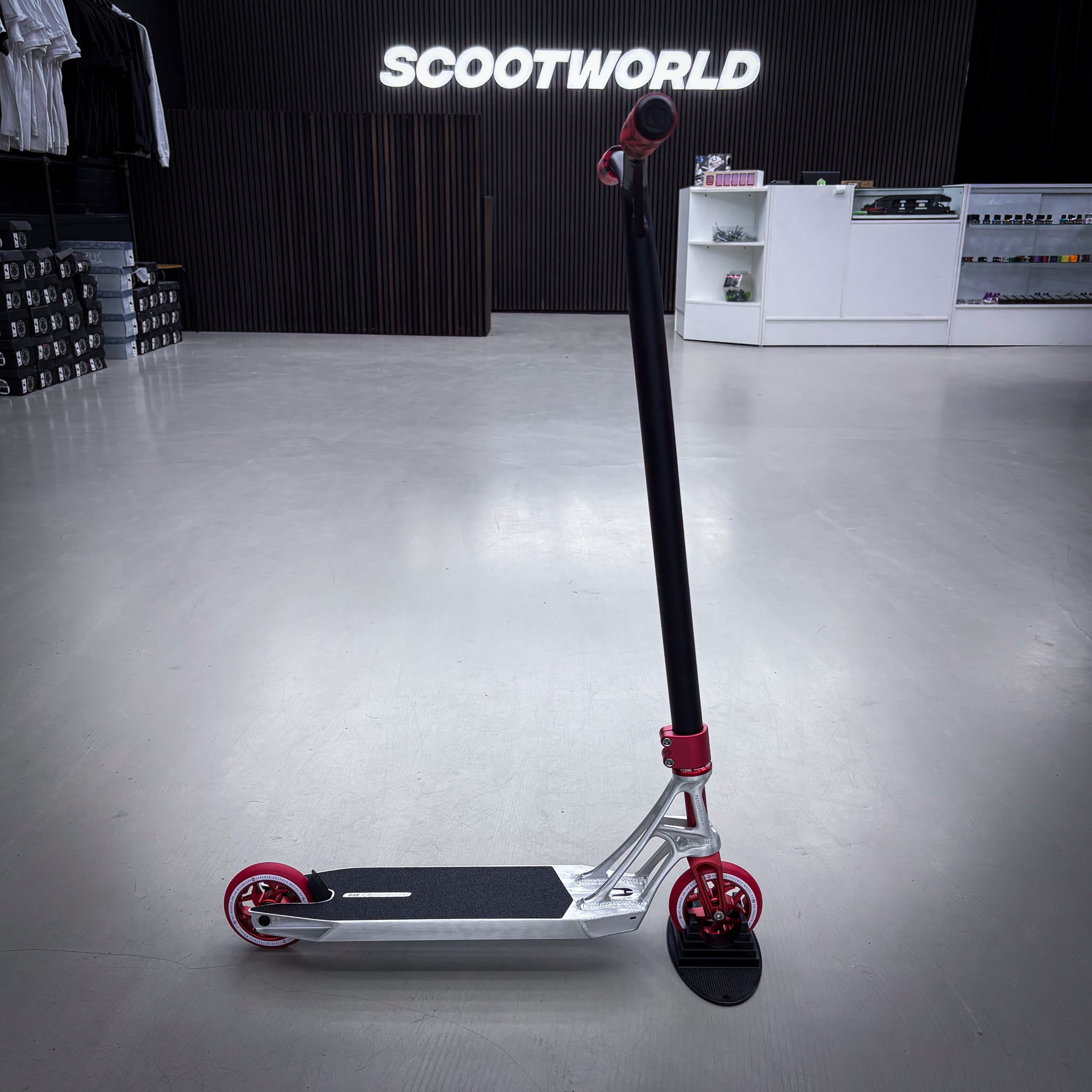 Striker Ethic Silver/Red 460 Custom Build - Black/Red-ScootWorld.dk