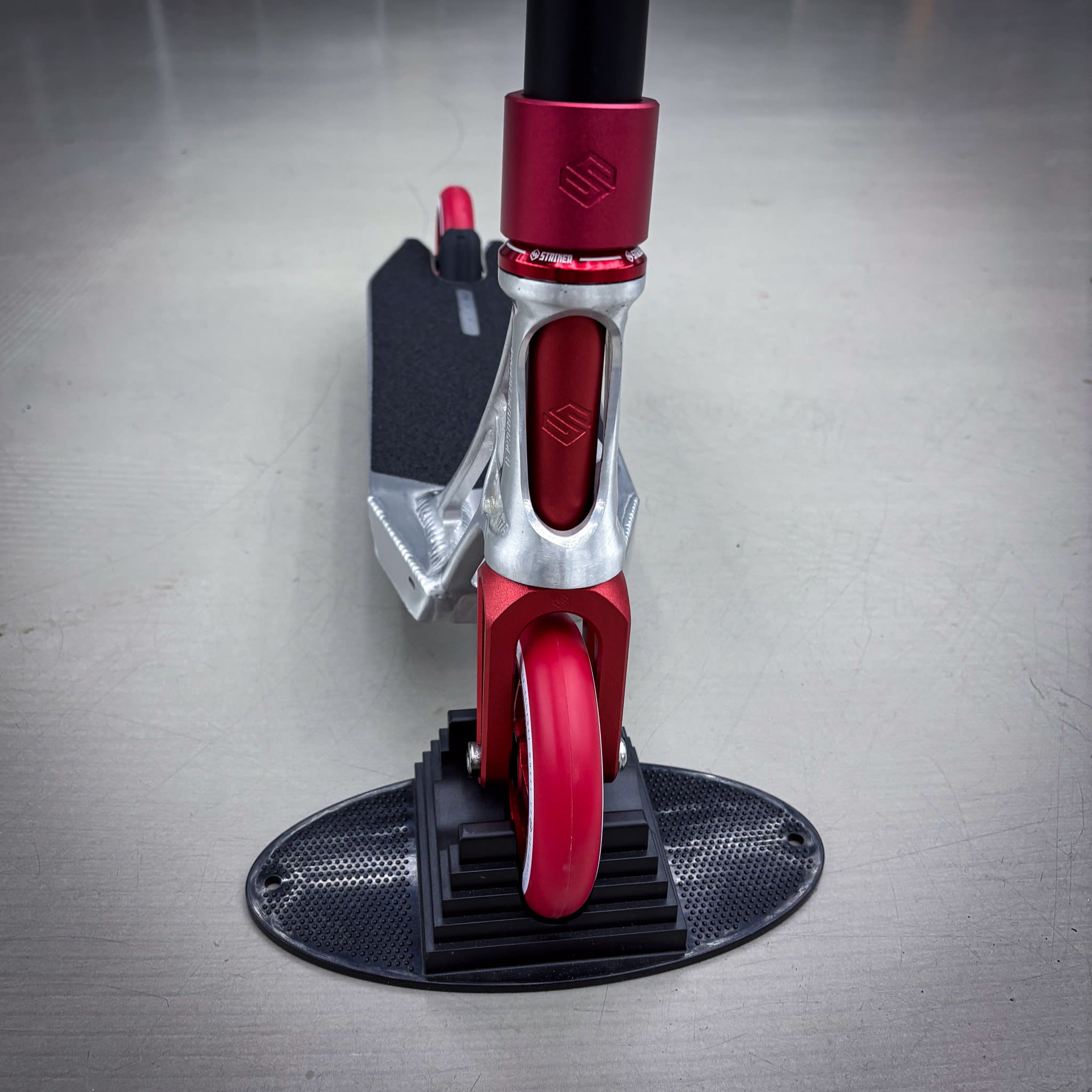 Striker Ethic Silver/Red 460 Custom Build - Black/Red-ScootWorld.dk