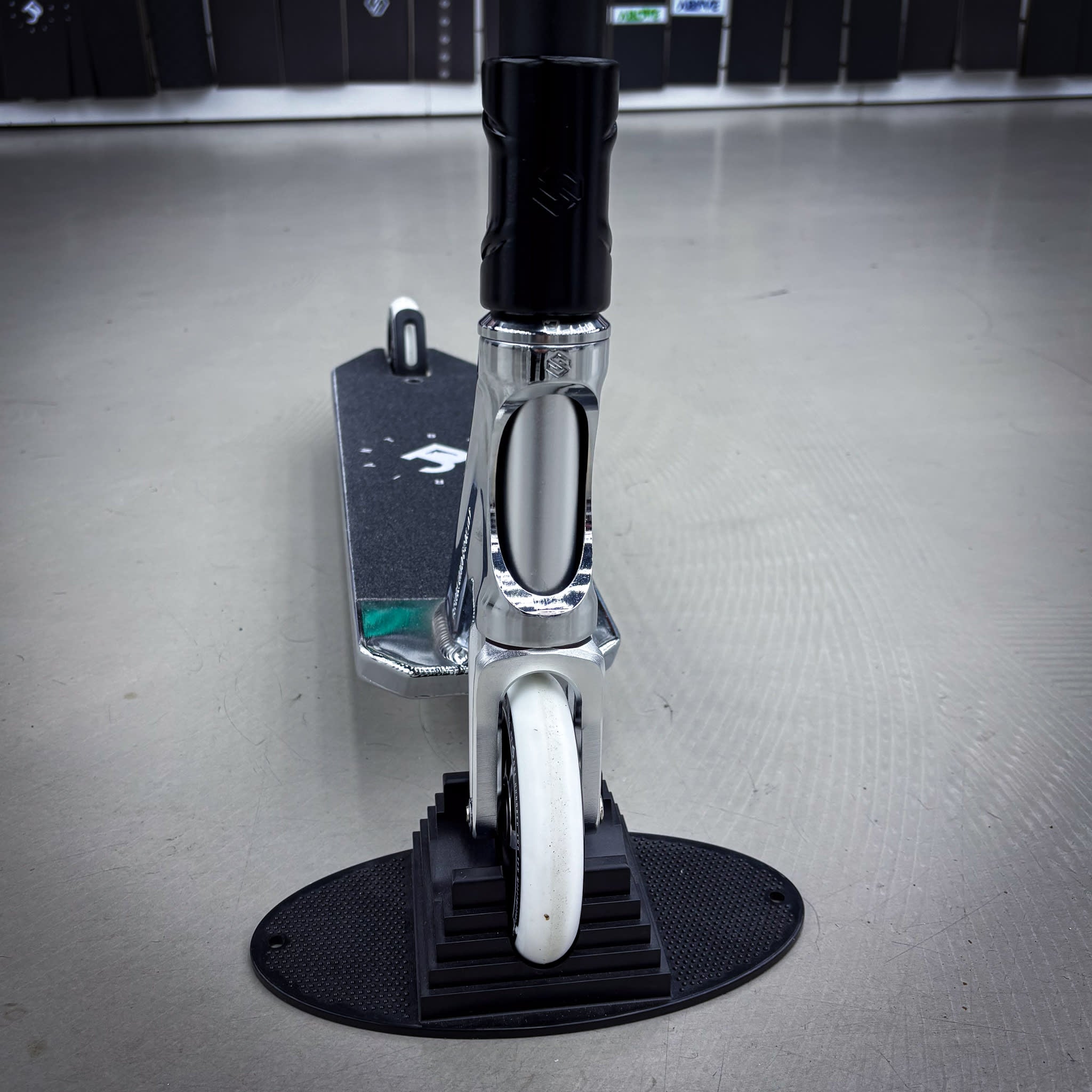 Striker Black/Chrome Custom Løbehjul - Black/Chrome-ScootWorld.dk