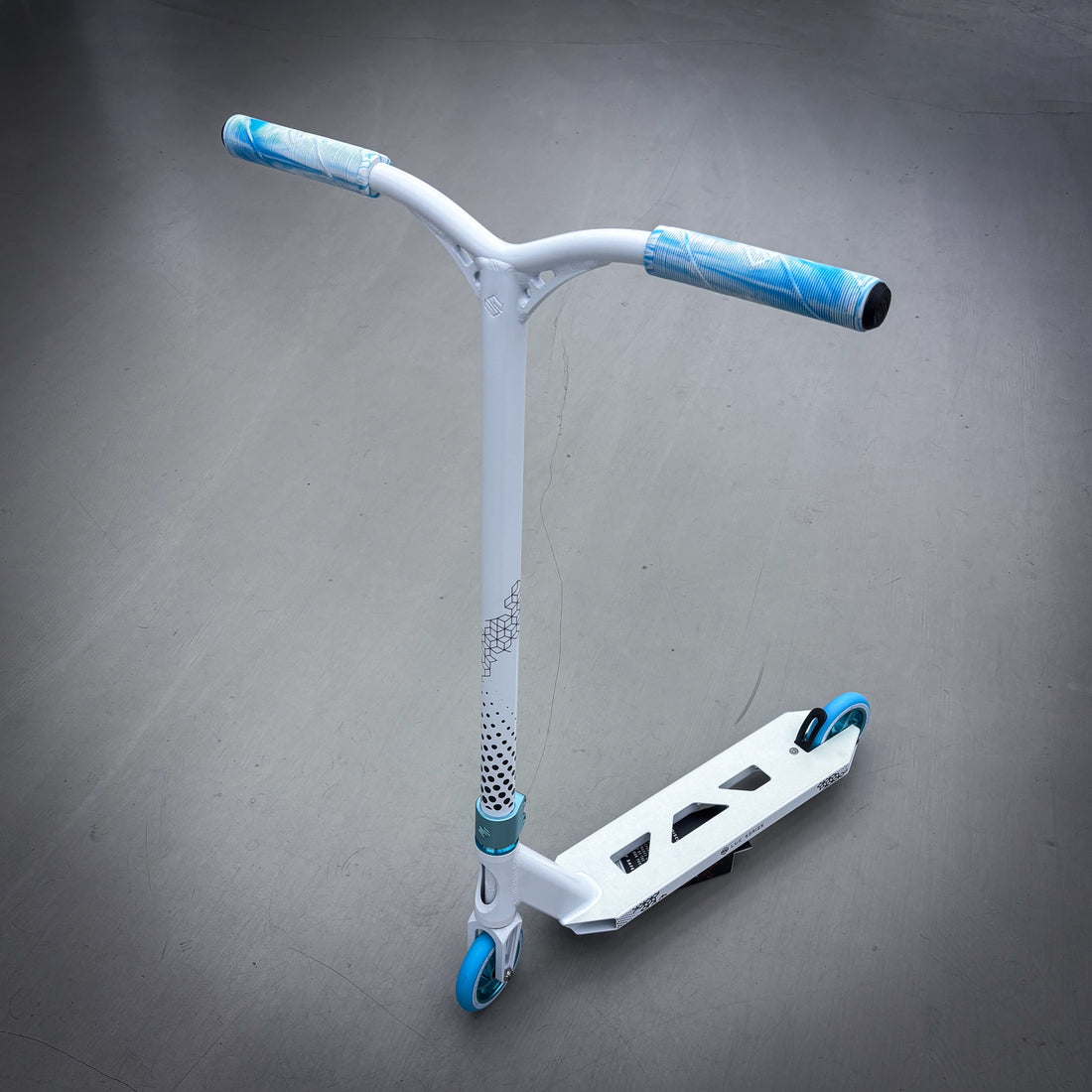 Striker Lux V2 White/Teal Custom Trottinette - White/Teal