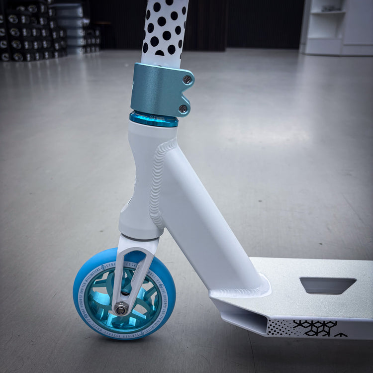 Striker Lux V2 White/Teal Custom Trottinette - White/Teal