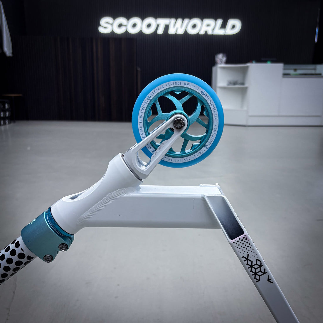 Striker Lux V2 White/Teal Custom Trottinette - White/Teal