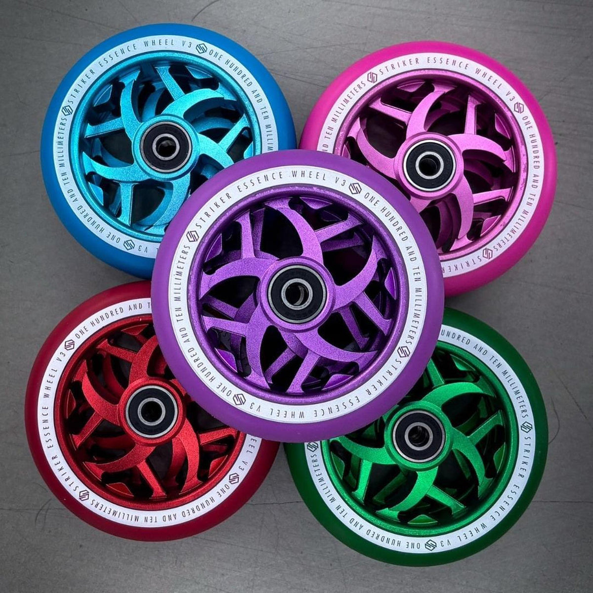 Striker Essence V3 Colorblast PU 110mm Hjul Til Løbehjul - Teal-ScootWorld.dk